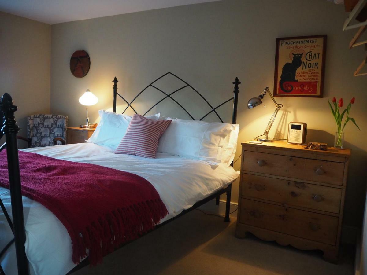 Home Barn Bed And Breakfast Yeovil Exterior photo